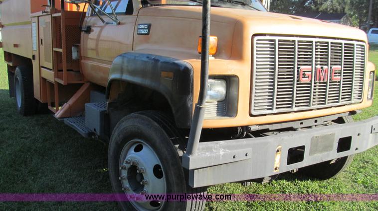 image for item G2038 1999 GMC C7500 bucket/tree trimming truck