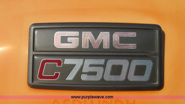 image for item G2038 1999 GMC C7500 bucket/tree trimming truck