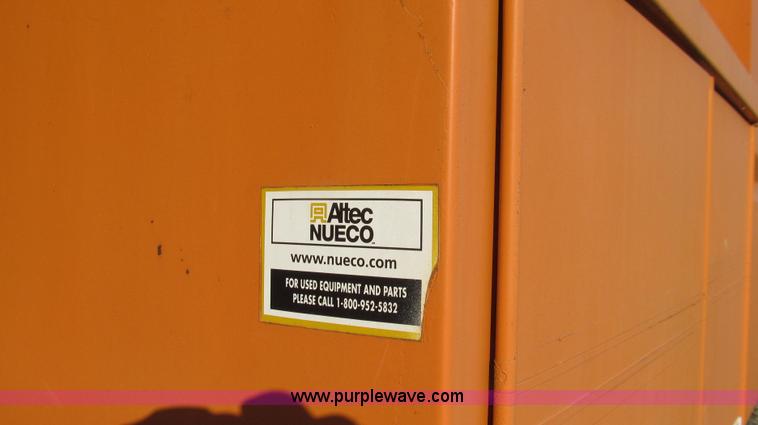 image for item G2038 1999 GMC C7500 bucket/tree trimming truck