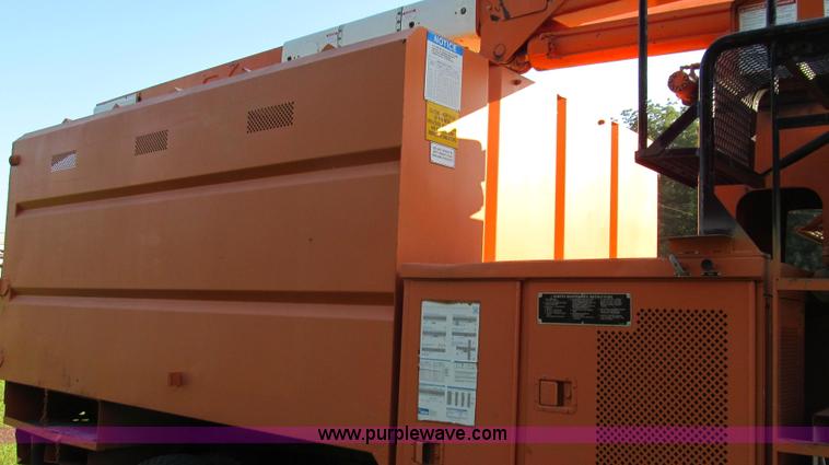 image for item G2038 1999 GMC C7500 bucket/tree trimming truck