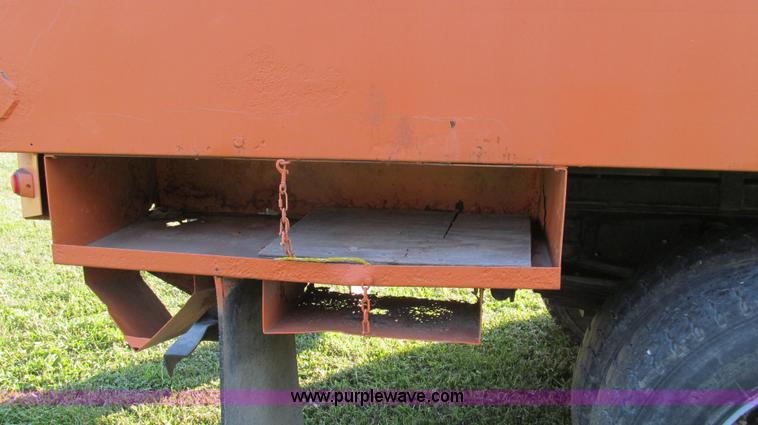 image for item G2038 1999 GMC C7500 bucket/tree trimming truck