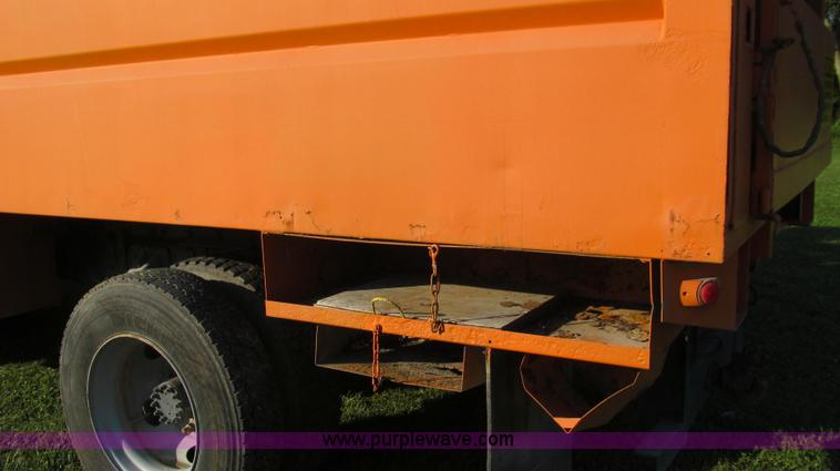 image for item G2038 1999 GMC C7500 bucket/tree trimming truck