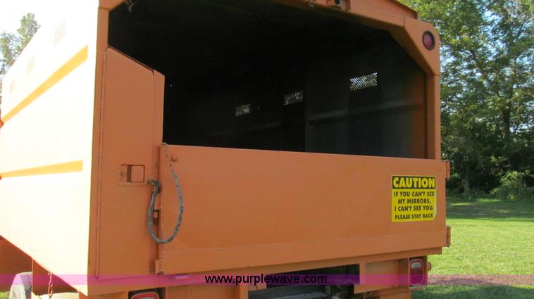 image for item G2038 1999 GMC C7500 bucket/tree trimming truck