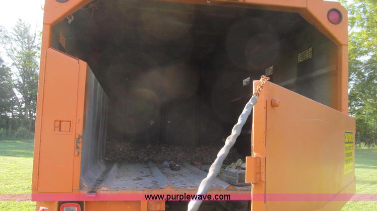 image for item G2038 1999 GMC C7500 bucket/tree trimming truck