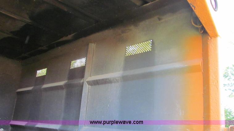 image for item G2038 1999 GMC C7500 bucket/tree trimming truck