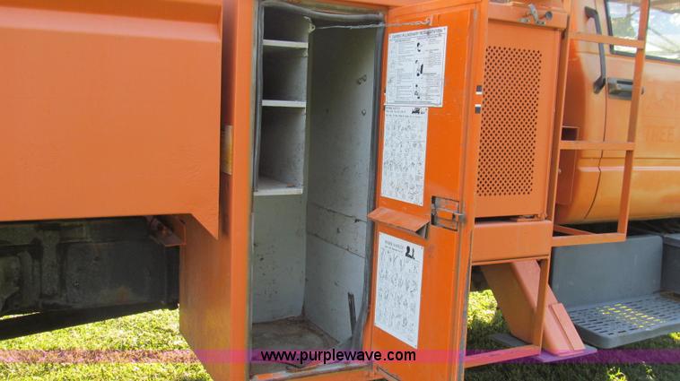 image for item G2038 1999 GMC C7500 bucket/tree trimming truck