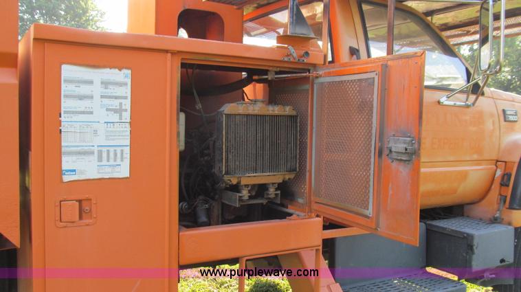 image for item G2038 1999 GMC C7500 bucket/tree trimming truck