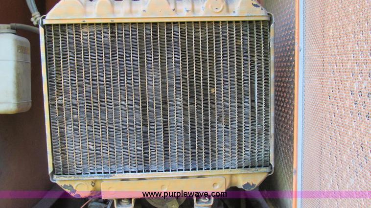 image for item G2038 1999 GMC C7500 bucket/tree trimming truck