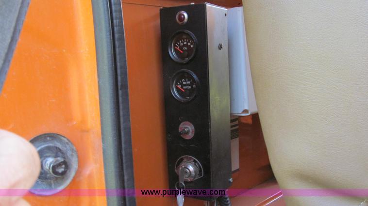 image for item G2038 1999 GMC C7500 bucket/tree trimming truck