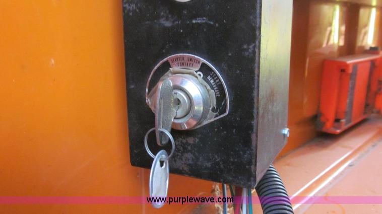 image for item G2038 1999 GMC C7500 bucket/tree trimming truck