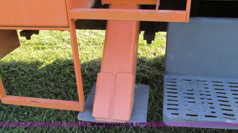 image for item G2038 1999 GMC C7500 bucket/tree trimming truck