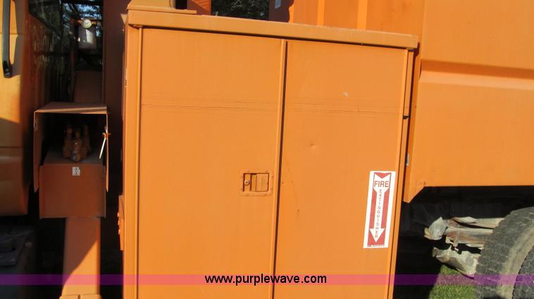 image for item G2038 1999 GMC C7500 bucket/tree trimming truck