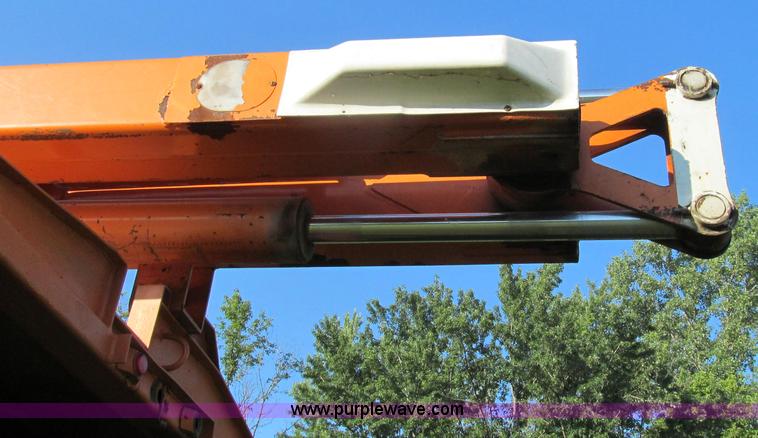 image for item G2038 1999 GMC C7500 bucket/tree trimming truck