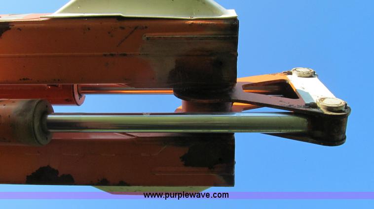 image for item G2038 1999 GMC C7500 bucket/tree trimming truck