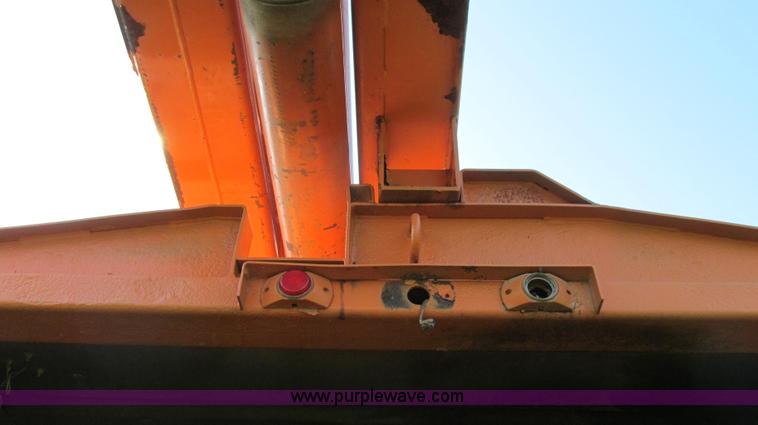 image for item G2038 1999 GMC C7500 bucket/tree trimming truck