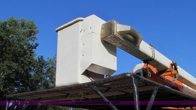 image for item G2038 1999 GMC C7500 bucket/tree trimming truck