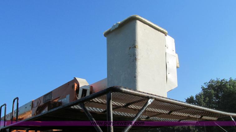 image for item G2038 1999 GMC C7500 bucket/tree trimming truck