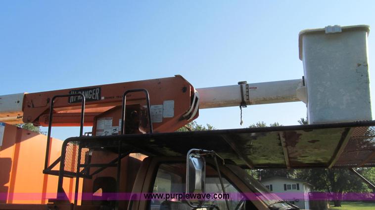 image for item G2038 1999 GMC C7500 bucket/tree trimming truck