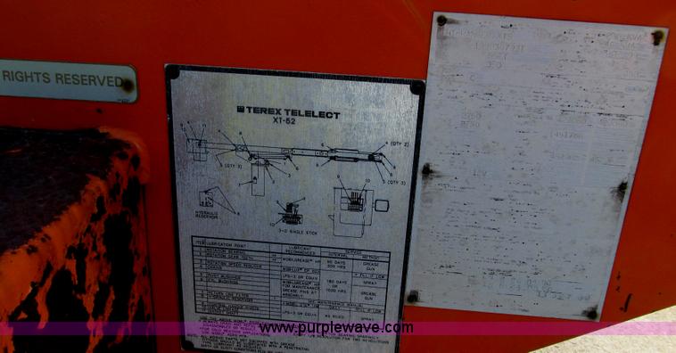 image for item G2038 1999 GMC C7500 bucket/tree trimming truck