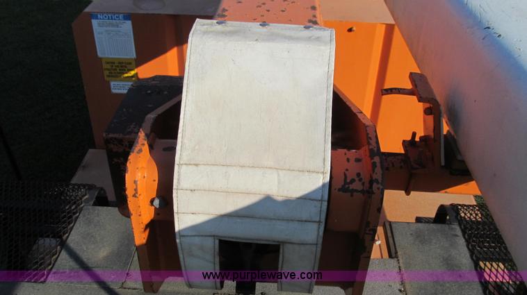 image for item G2038 1999 GMC C7500 bucket/tree trimming truck