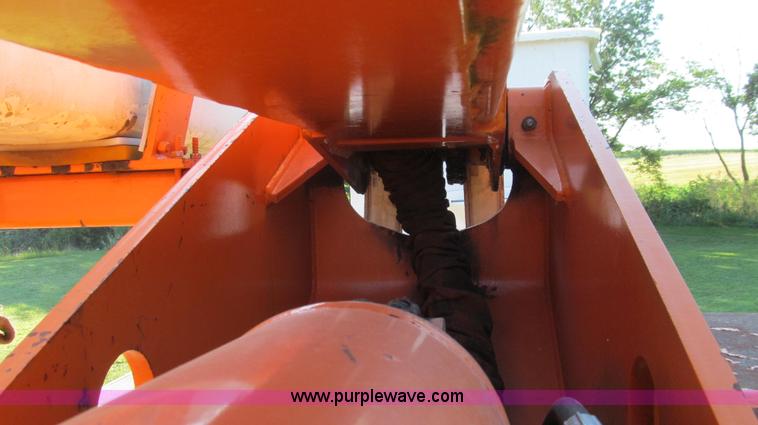 image for item G2038 1999 GMC C7500 bucket/tree trimming truck