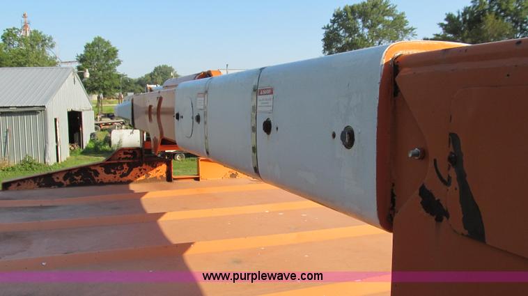 image for item G2038 1999 GMC C7500 bucket/tree trimming truck