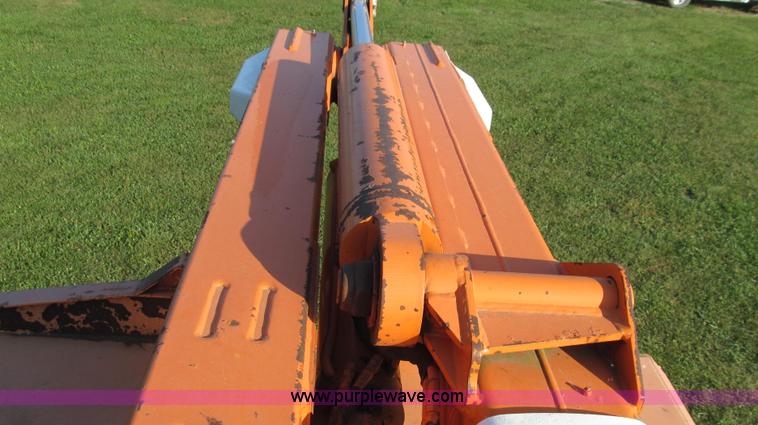 image for item G2038 1999 GMC C7500 bucket/tree trimming truck