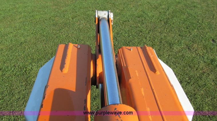 image for item G2038 1999 GMC C7500 bucket/tree trimming truck