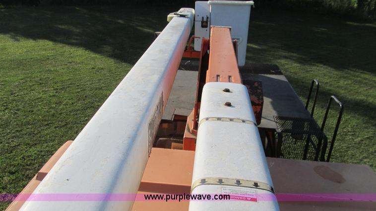 image for item G2038 1999 GMC C7500 bucket/tree trimming truck