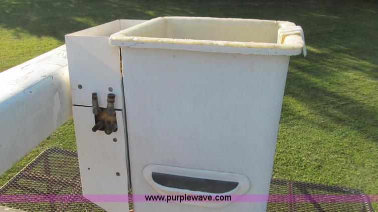 image for item G2038 1999 GMC C7500 bucket/tree trimming truck