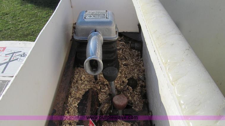 image for item G2038 1999 GMC C7500 bucket/tree trimming truck