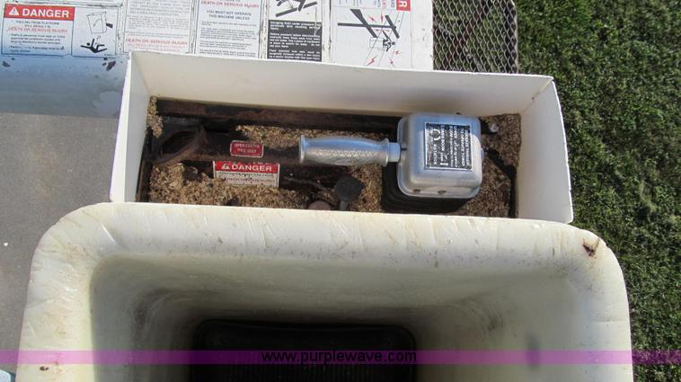 image for item G2038 1999 GMC C7500 bucket/tree trimming truck