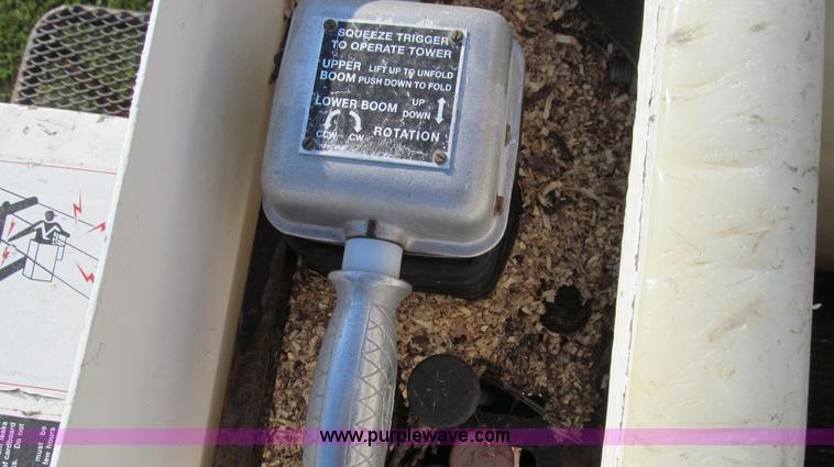 image for item G2038 1999 GMC C7500 bucket/tree trimming truck