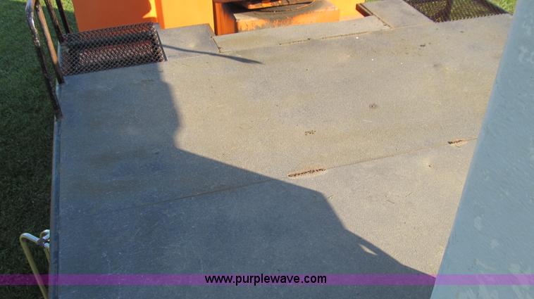 image for item G2038 1999 GMC C7500 bucket/tree trimming truck