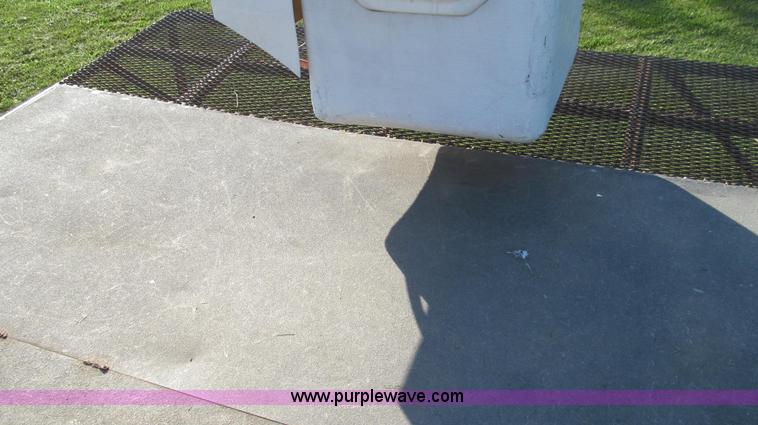 image for item G2038 1999 GMC C7500 bucket/tree trimming truck