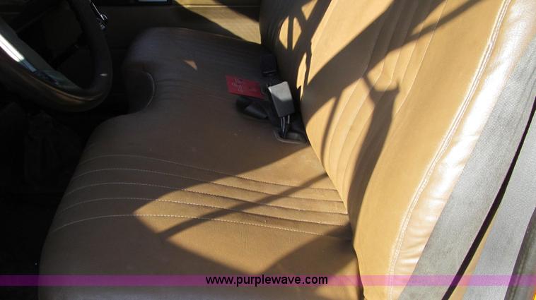 image for item G2038 1999 GMC C7500 bucket/tree trimming truck