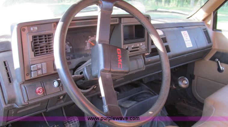 image for item G2038 1999 GMC C7500 bucket/tree trimming truck