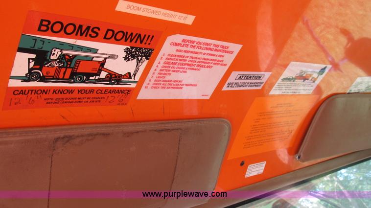 image for item G2038 1999 GMC C7500 bucket/tree trimming truck