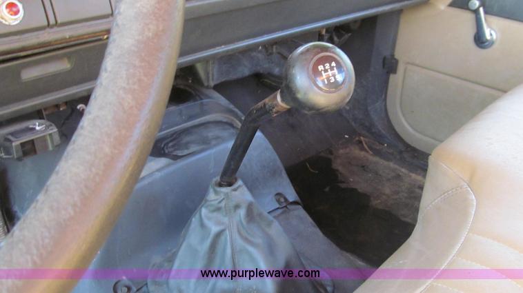 image for item G2038 1999 GMC C7500 bucket/tree trimming truck