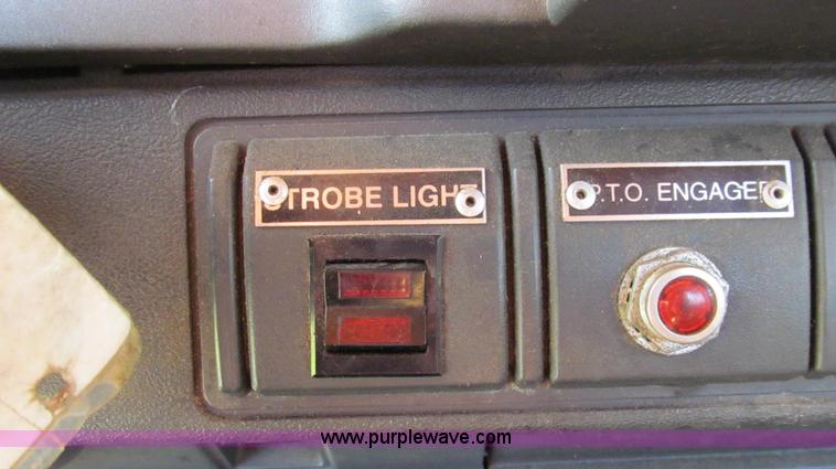 image for item G2038 1999 GMC C7500 bucket/tree trimming truck