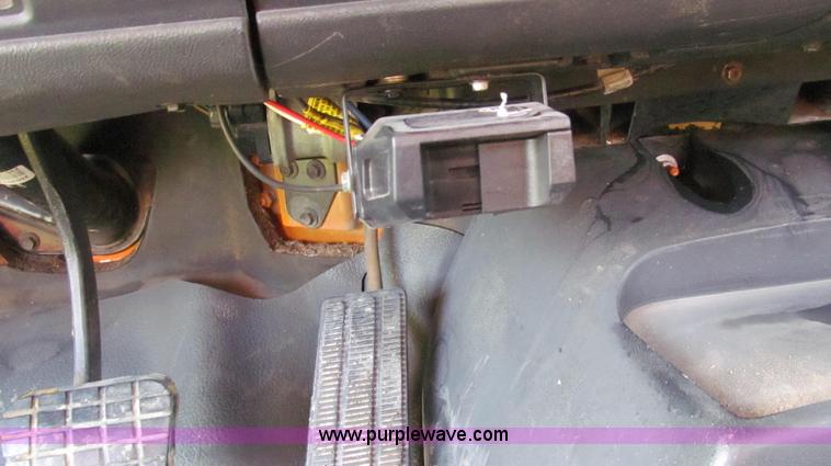 image for item G2038 1999 GMC C7500 bucket/tree trimming truck