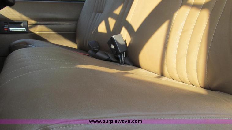 image for item G2038 1999 GMC C7500 bucket/tree trimming truck