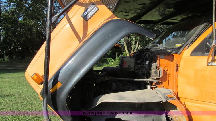 image for item G2038 1999 GMC C7500 bucket/tree trimming truck