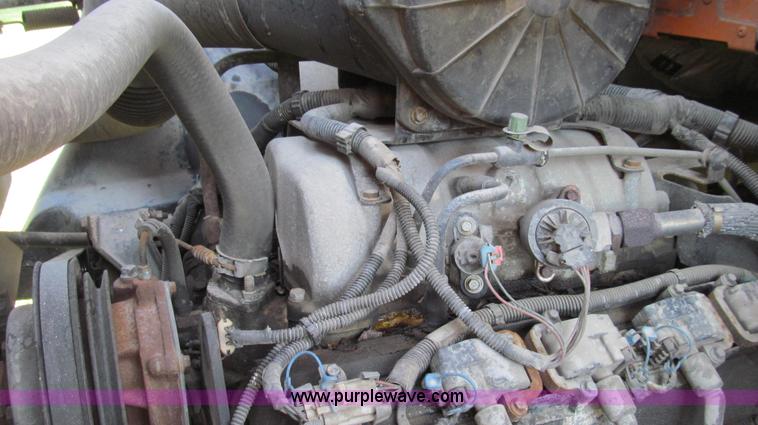 image for item G2038 1999 GMC C7500 bucket/tree trimming truck