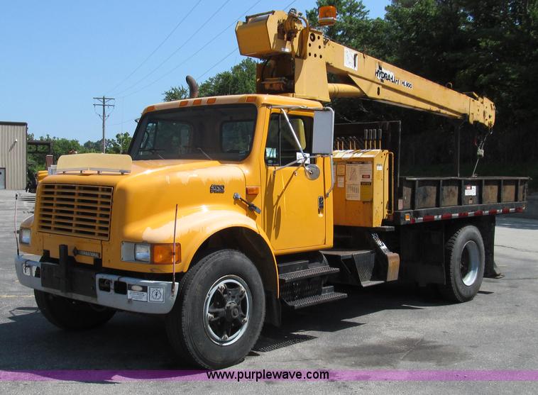 image for item G2047 1996 International 4900 crane truck