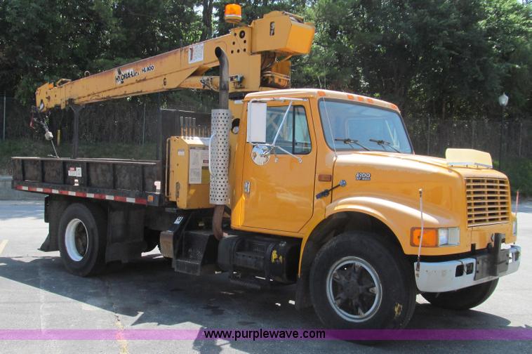 image for item G2047 1996 International 4900 crane truck