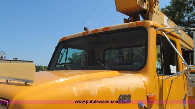 image for item G2047 1996 International 4900 crane truck