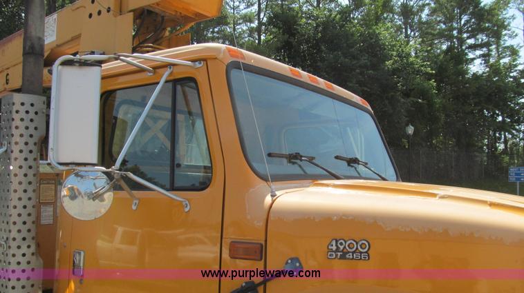 image for item G2047 1996 International 4900 crane truck