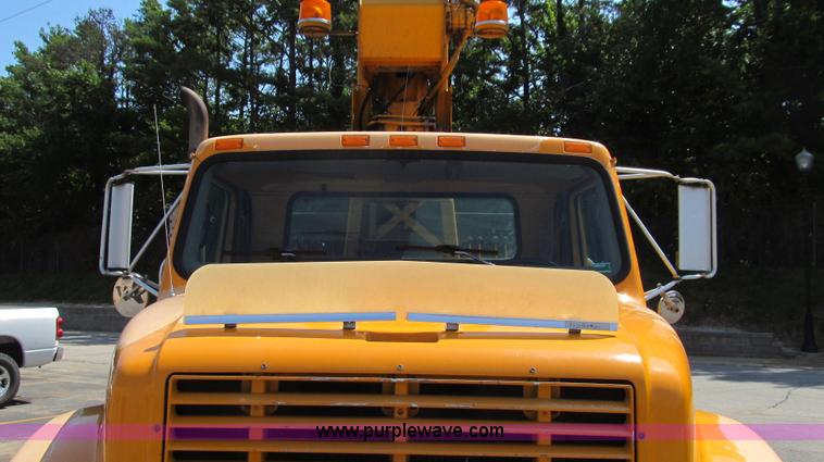 image for item G2047 1996 International 4900 crane truck