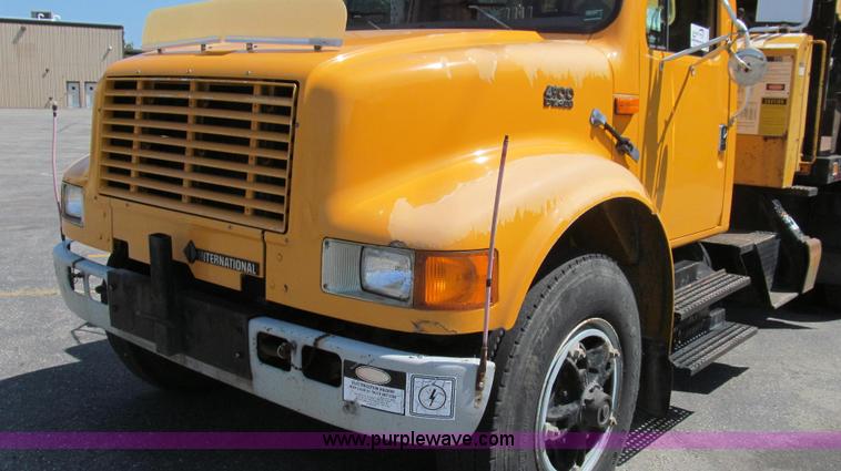 image for item G2047 1996 International 4900 crane truck